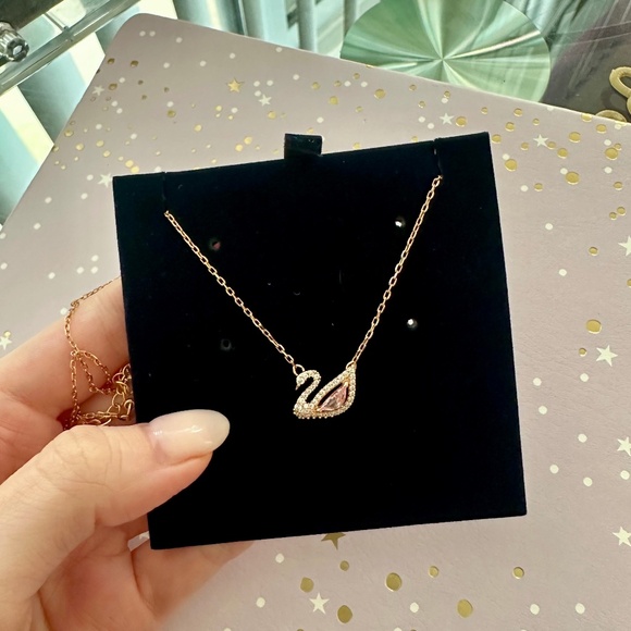 Swarowski pink swan necklace - Picture 2 of 4